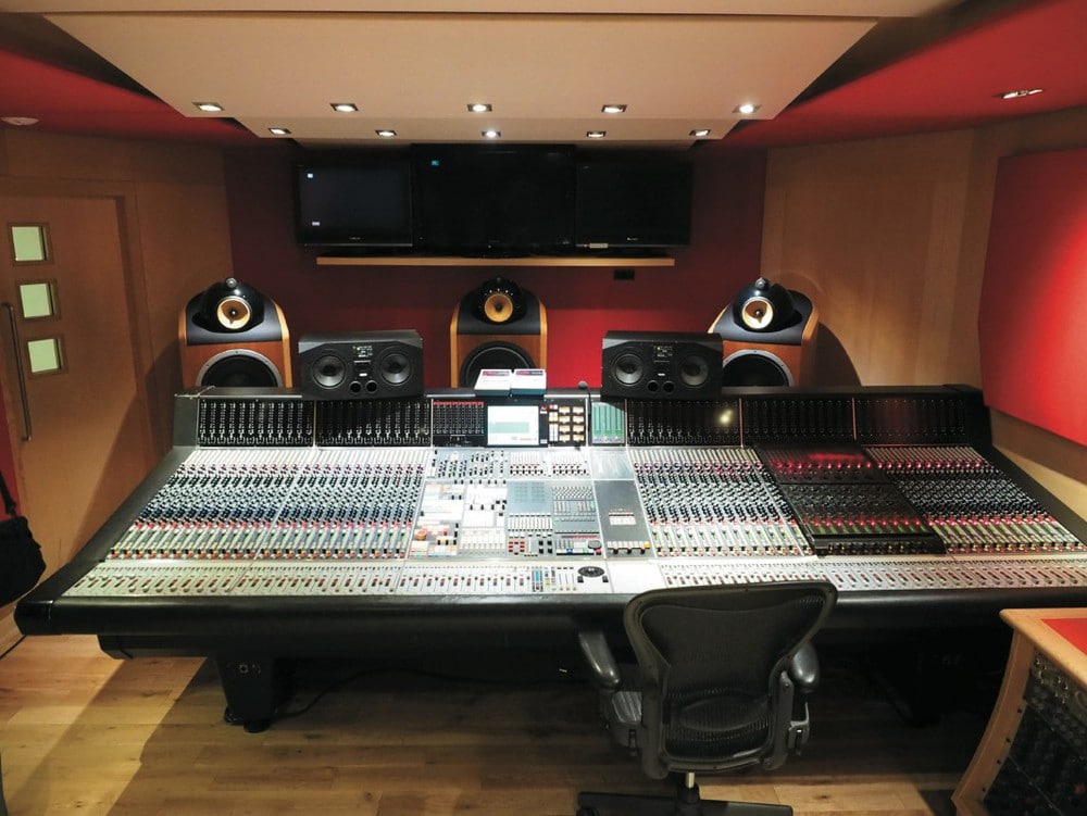 Die Kommandozentrale von Studio 2, vollgepackt mit edlem
Digital- und Analog-Equipment