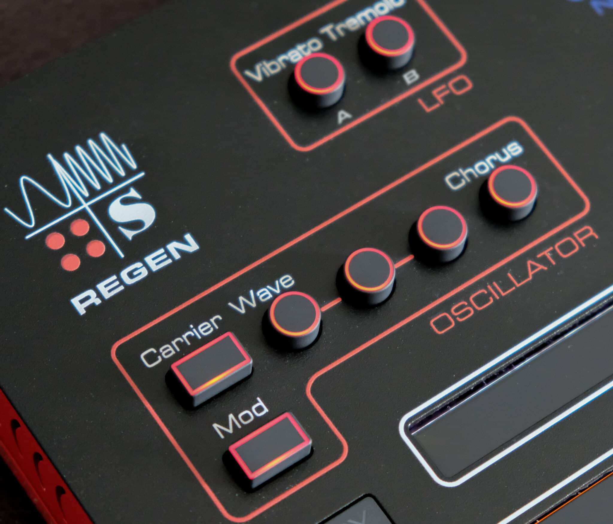 Der Oszillator beherrscht etliche Syntheseverfahren sowie Sampling und wird um einen FM-Modulator ergänzt.