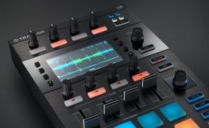 native-instruments-traktor-kontrol-d2-1