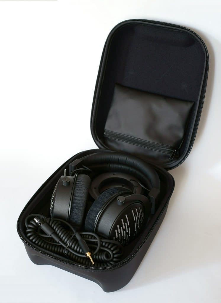 Beyerdynamic-DT1990-case-open-schraeg-Hau